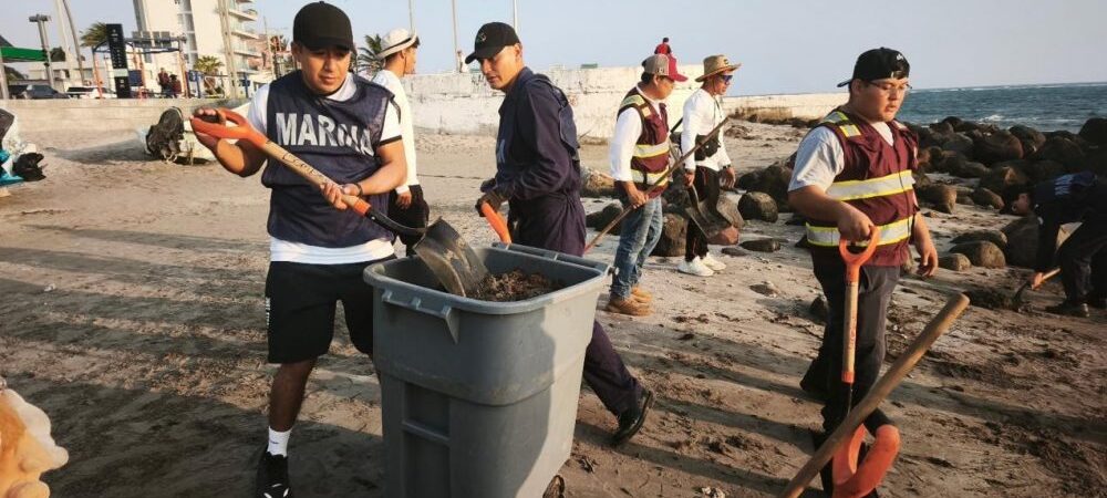 Semarnat despliega operativo por hidrocarburos en playas de Veracruz y Tabasco